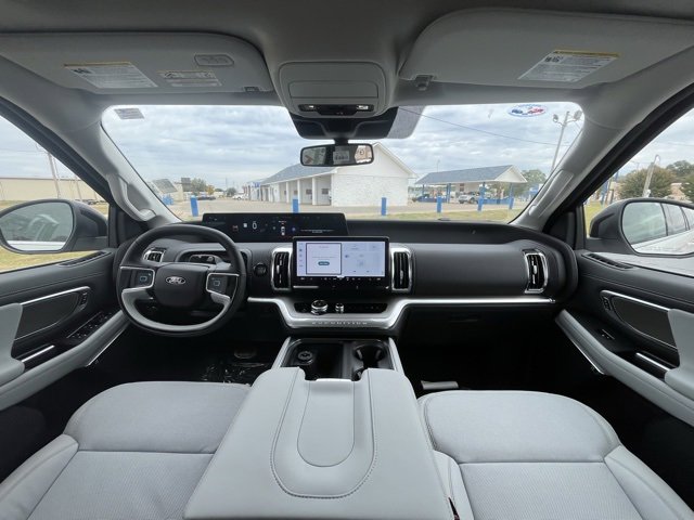 New 2025 Ford Expedition Platinum image 11