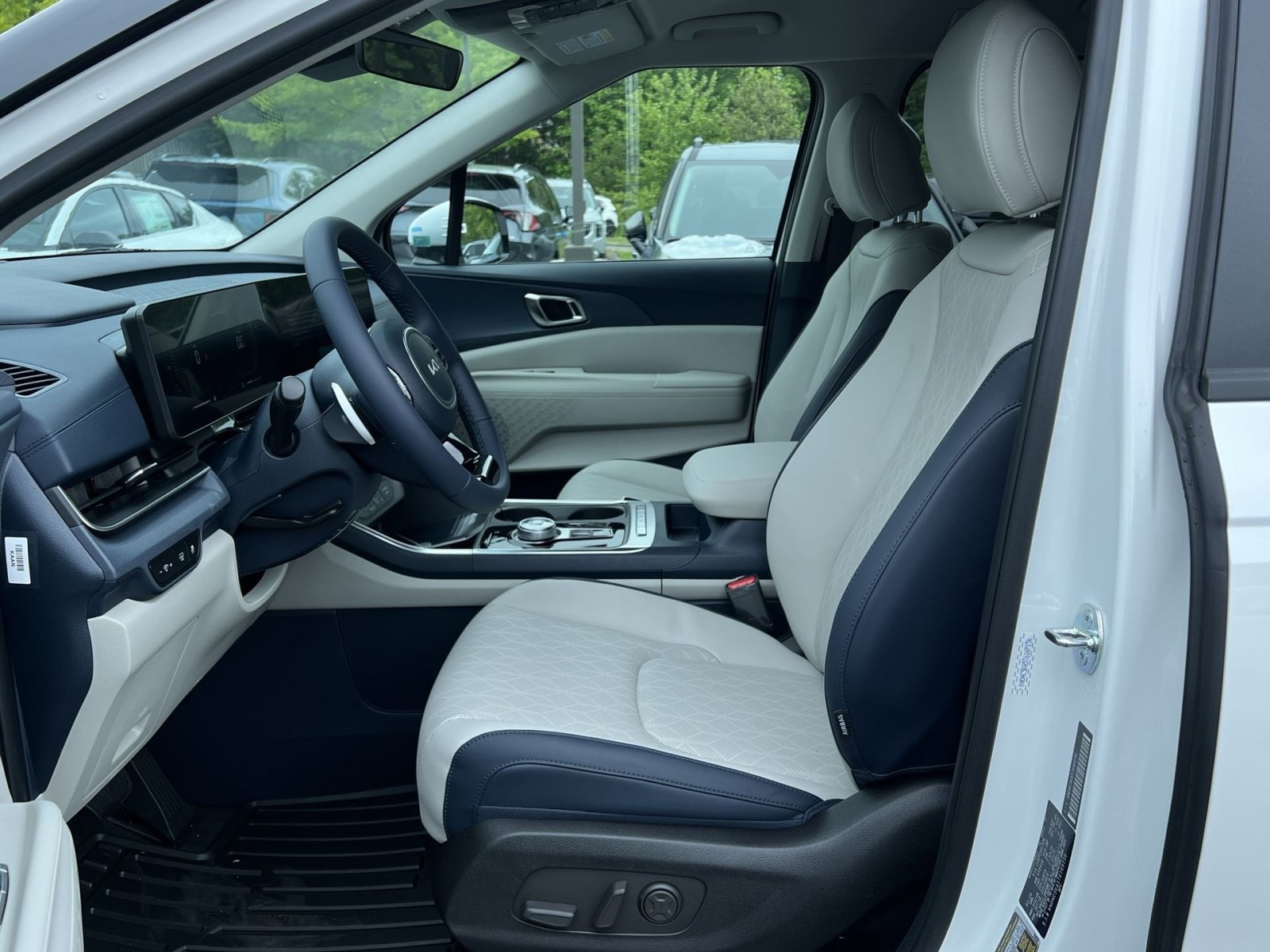New 2026 Kia Carnival EX FWD image 26