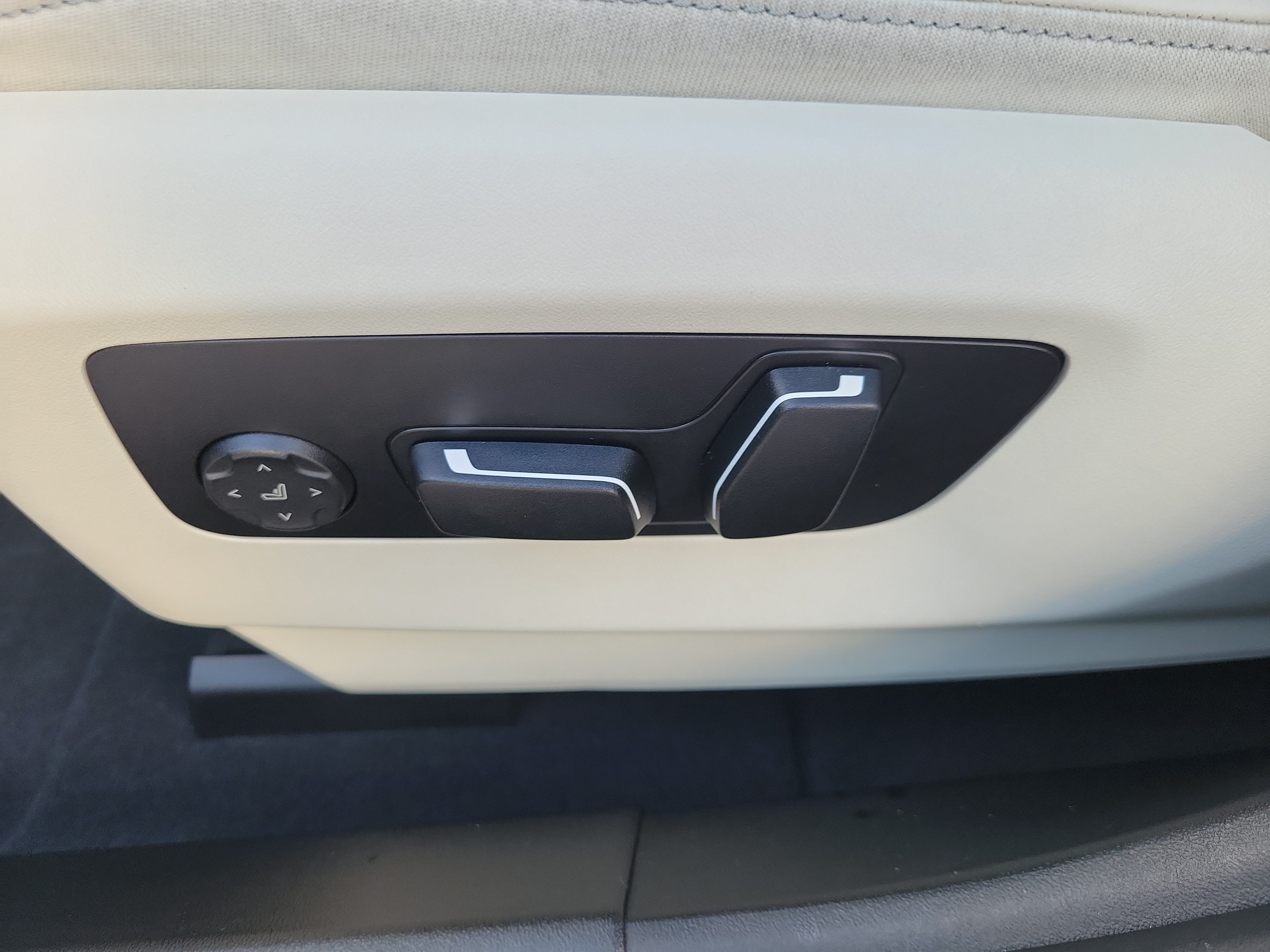 Used 2026 BMW i5 eDrive40 w/ Premium Package RWD image 15