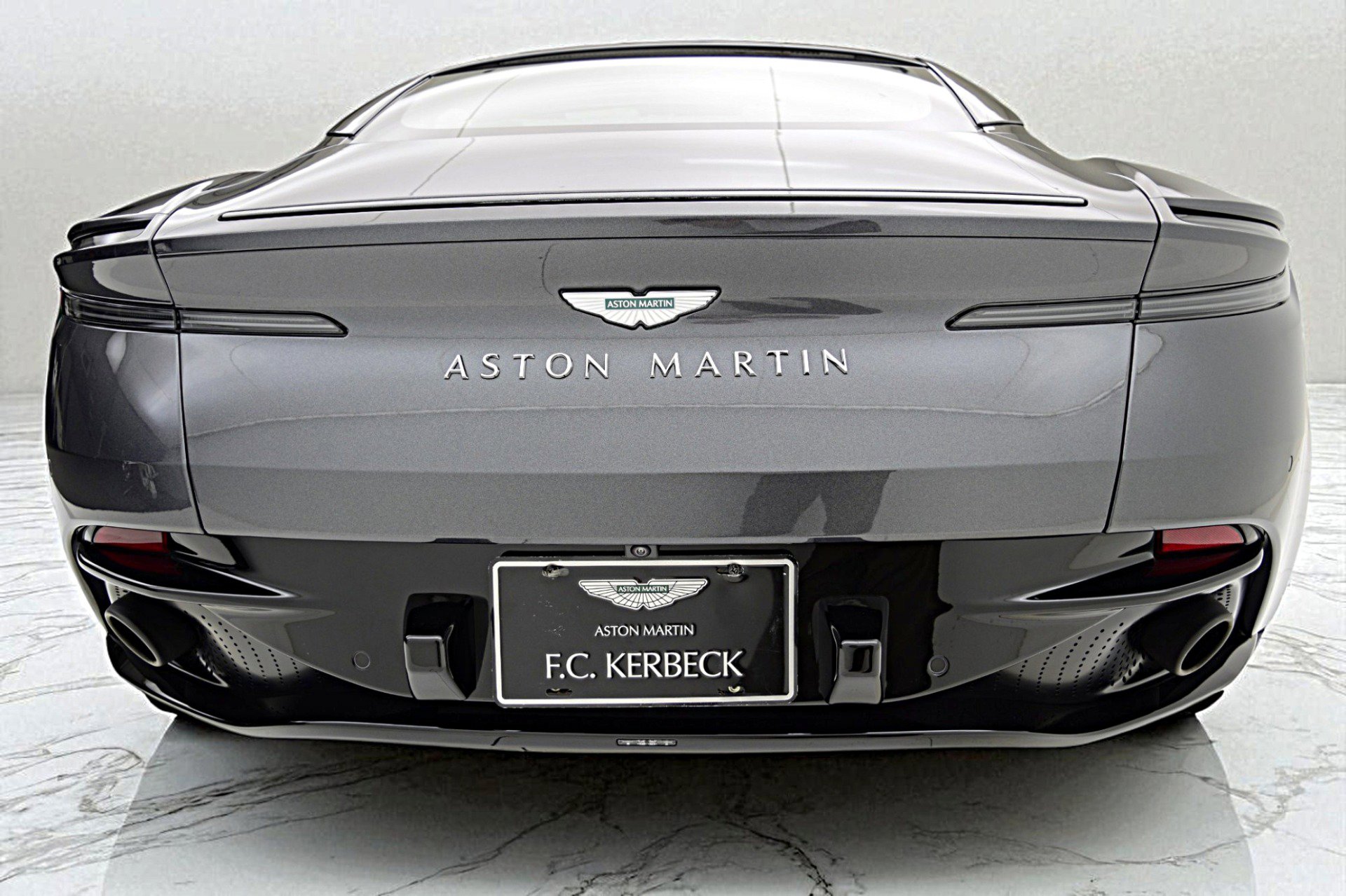 Used 2024 Aston Martin DB12 Coupe image 10