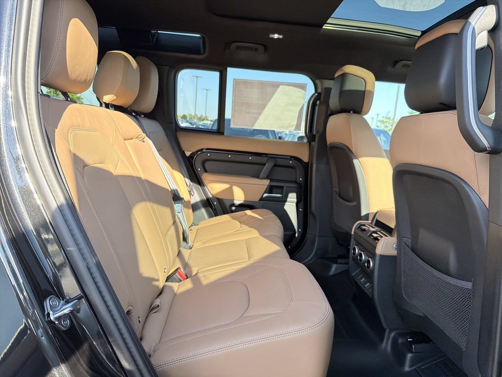 New 2026 Land Rover Defender 110 X-Dynamic SE AWD/4WD image 13