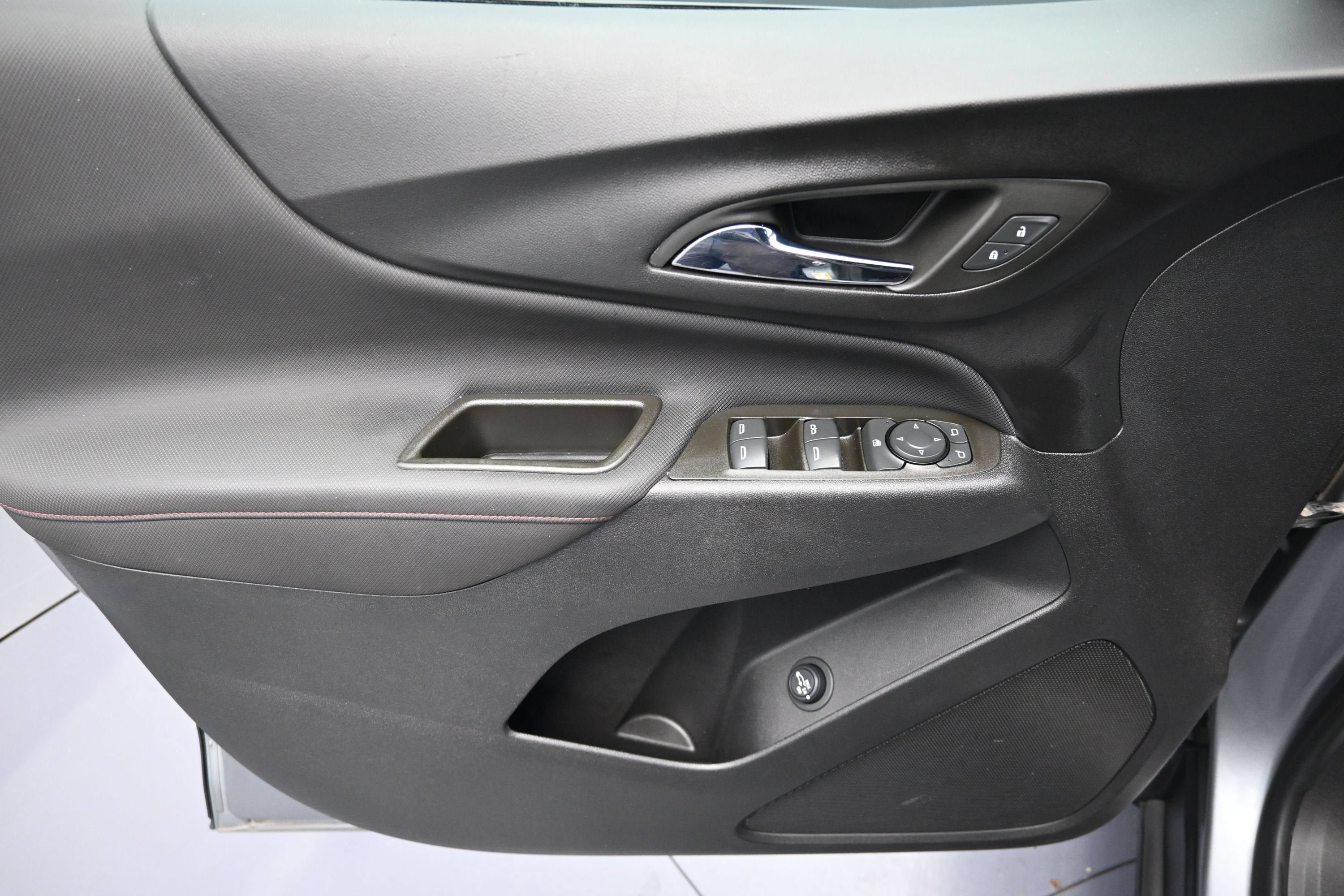 Certified 2023 Chevrolet Equinox RS FWD image 24