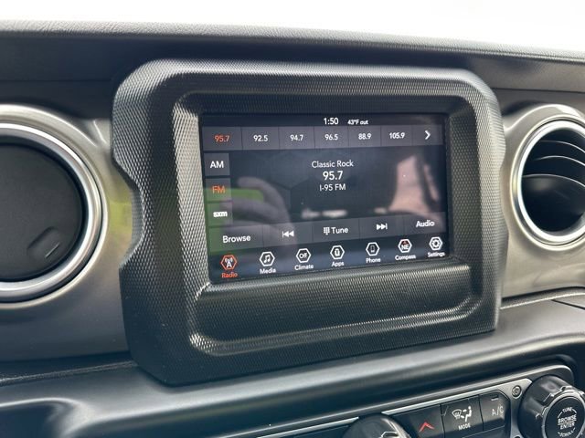 Used 2020 Jeep Wrangler Unlimited Sahara image 22