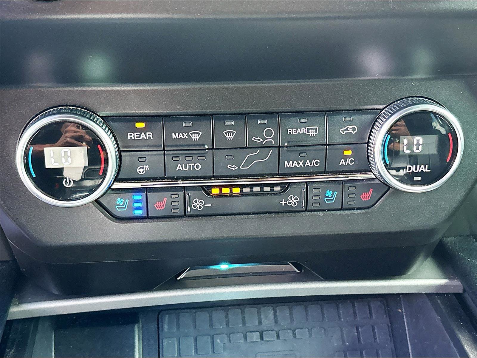 Used 2019 Ford Expedition XLT w/ Equipment Group 202A RWD image 16