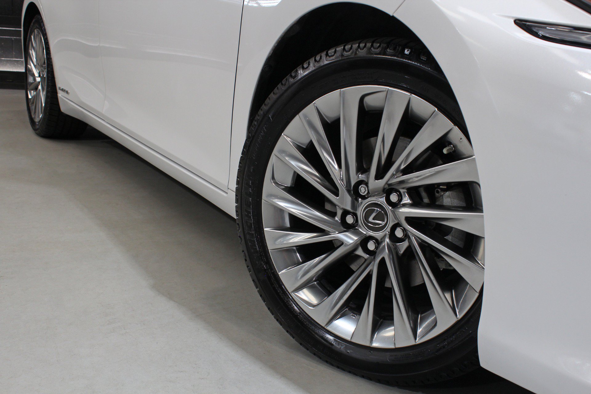 Used 2022 Lexus ES 300h Ultra Luxury w/ Accessory Package 2 FWD image 19