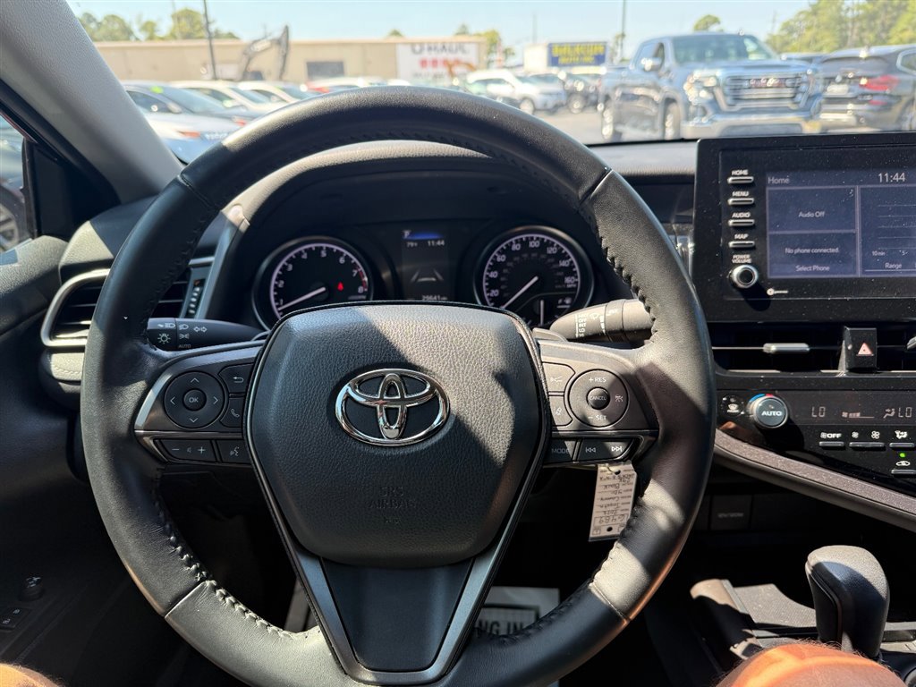 Used 2022 Toyota Camry SE image 15