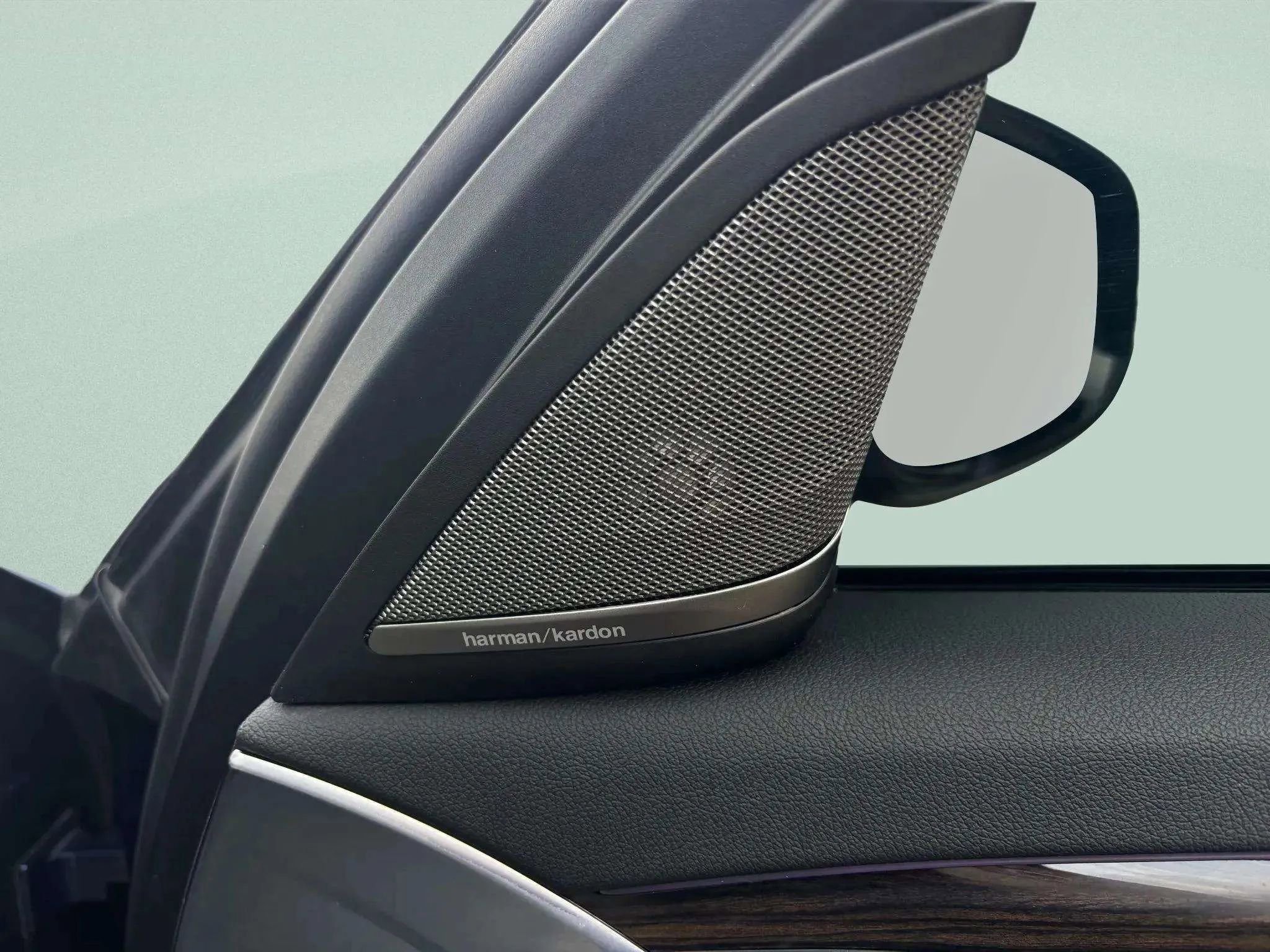 Used 2019 BMW 540i w/ Premium Package image 12