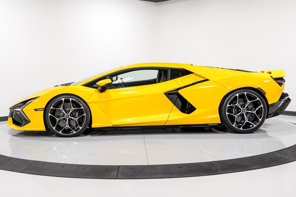 Used 2024 Lamborghini Revuelto image 6