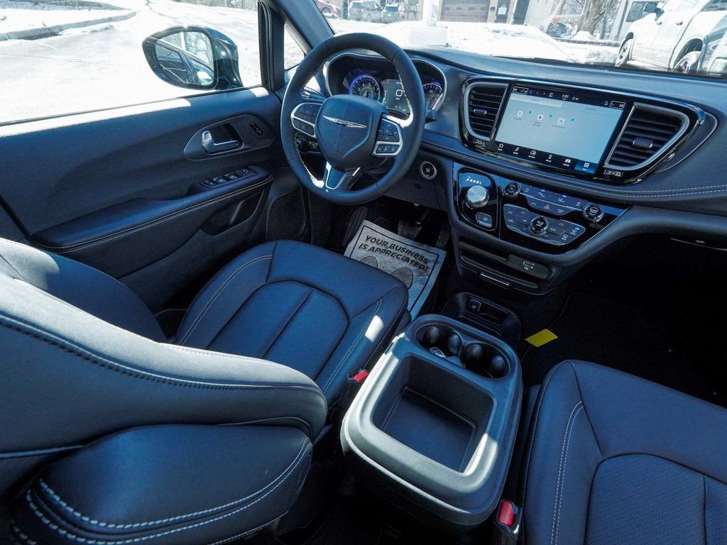 New 2026 Chrysler Pacifica Select FWD image 36