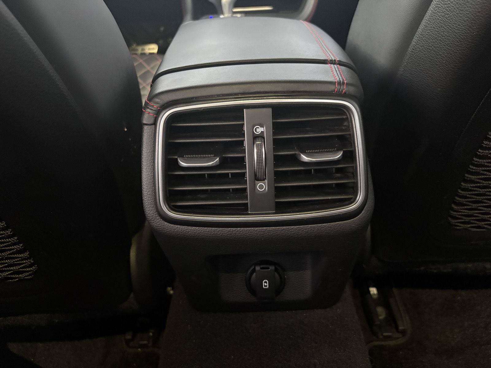 Used 2019 Genesis G70 3.3T image 23