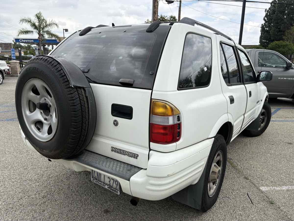 Used 2000 Honda Passport LX image 3