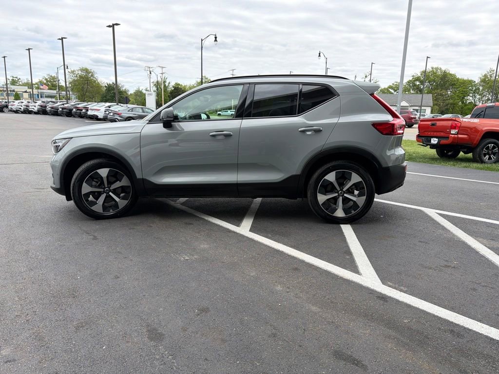 Certified 2025 Volvo XC40 B5 Plus AWD/4WD image 6