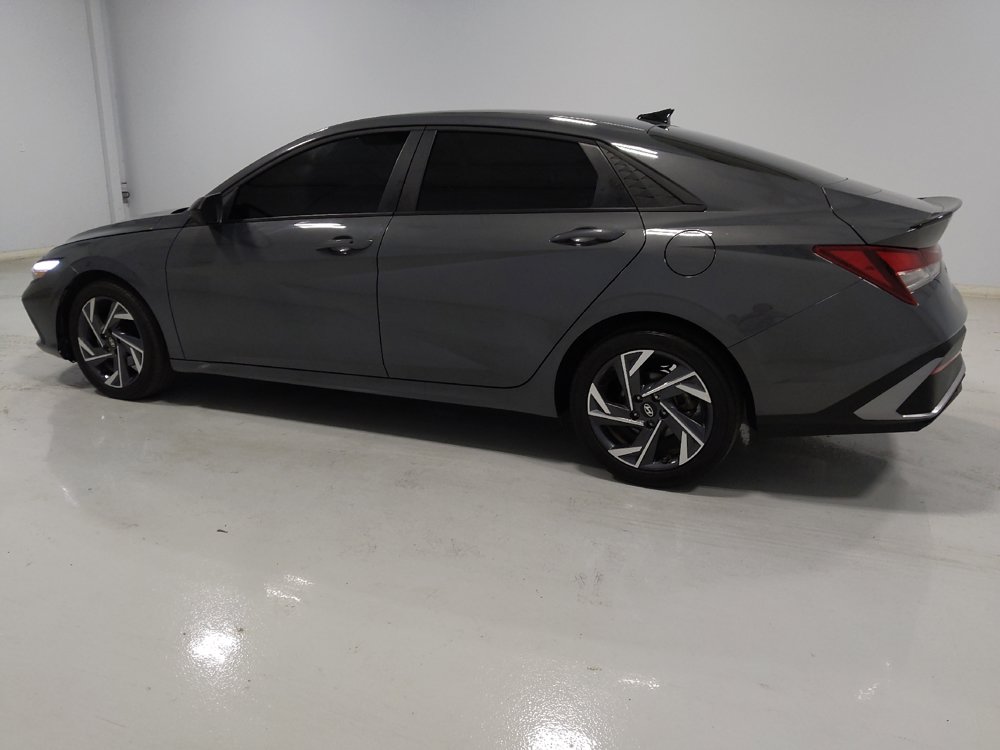 Used 2025 Hyundai Elantra Sport FWD image 3