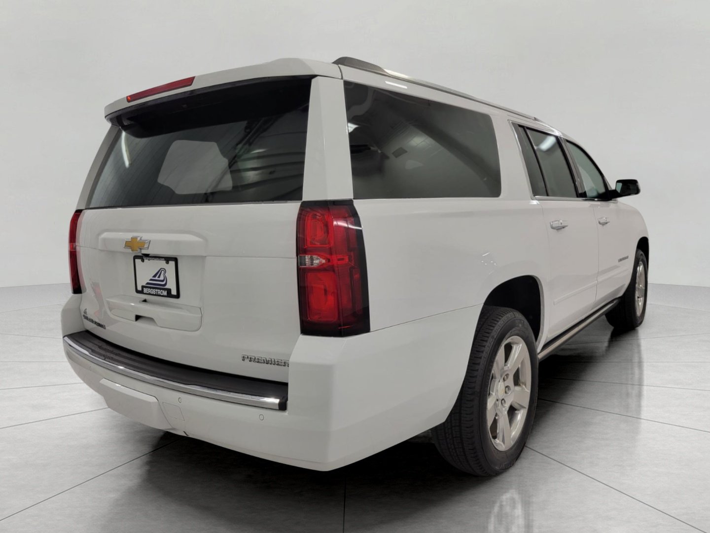 Used 2020 Chevrolet Suburban Premier w/ Max Trailering Package AWD/4WD image 19