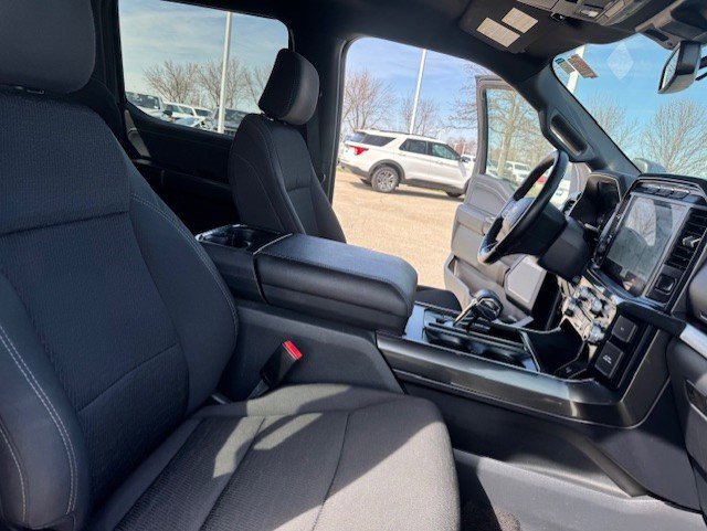 Certified 2022 Ford F150 XLT w/ Equipment Group 302A High image 32