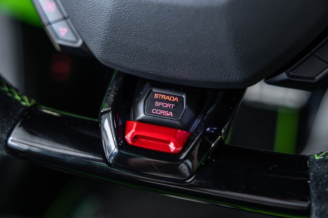 Used 2022 Lamborghini Huracan EVO RWD image 36