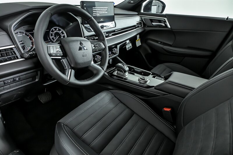 New 2026 Mitsubishi Outlander LE FWD image 12