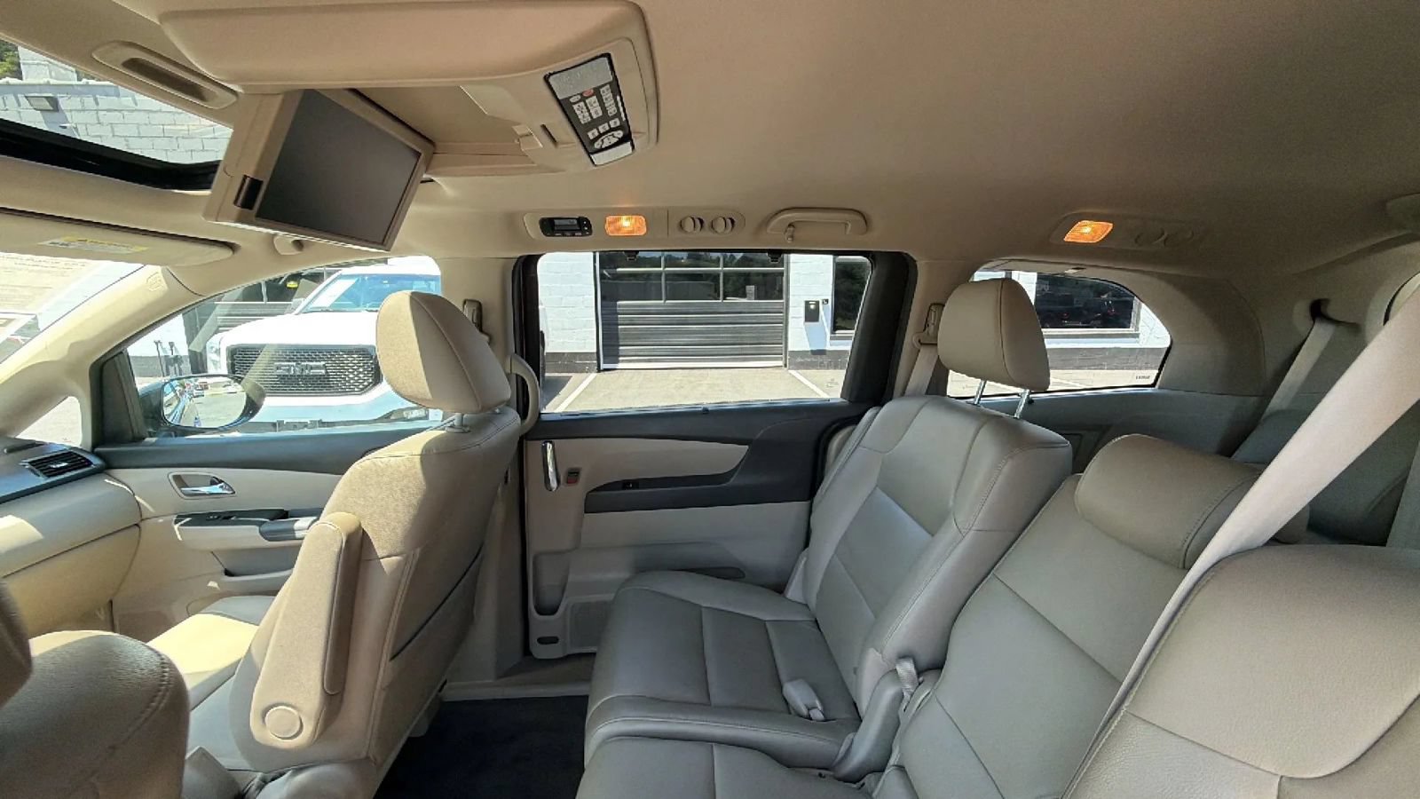 Used 2015 Honda Odyssey Touring Elite image 41