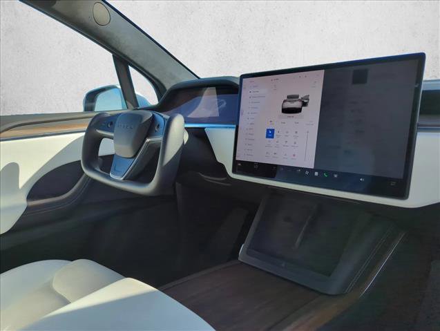 Used 2022 Tesla Model X image 27