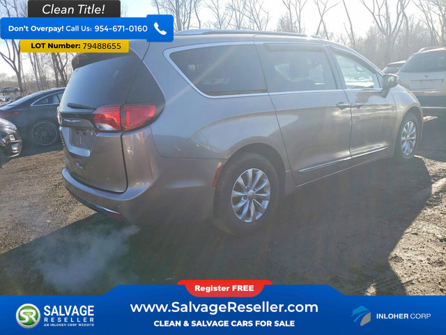 Used 2018 Chrysler Pacifica Touring-L image 4