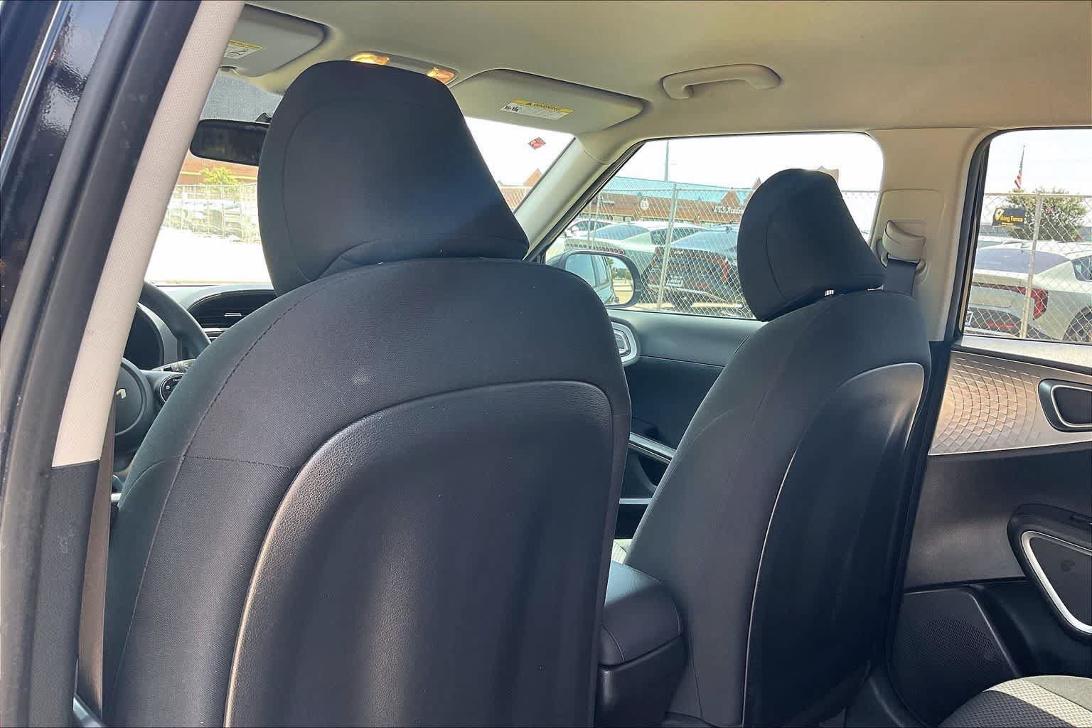 Used 2022 Kia Soul LX w/ Technology Package FWD image 10