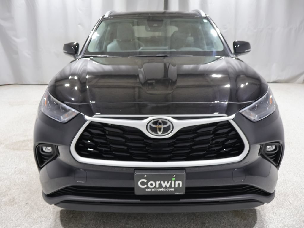 Used 2023 Toyota Highlander XLE AWD/4WD image 8