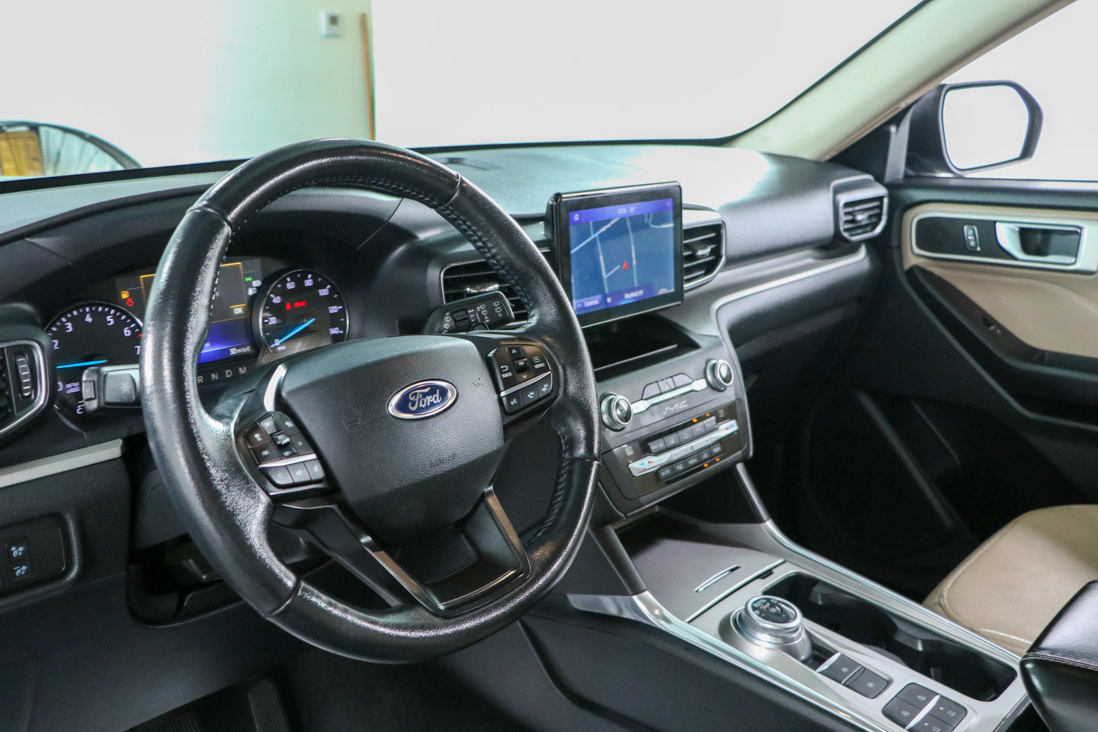 Used 2020 Ford Explorer XLT w/ Equipment Group 202A RWD image 22