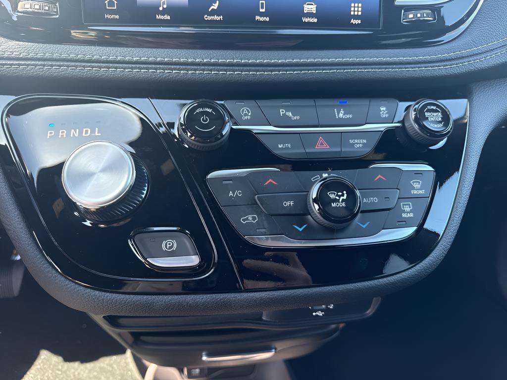 New 2026 Chrysler Pacifica Select FWD image 19