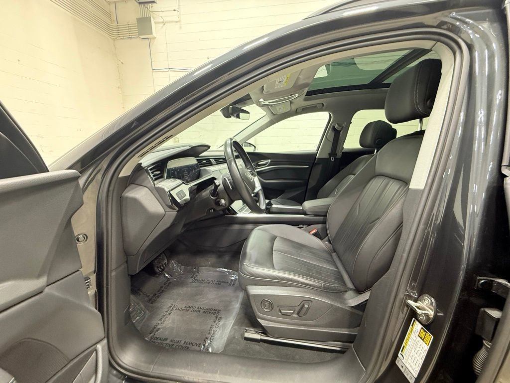 Used 2021 Audi e-tron Premium w/ Convenience Plus Package image 31