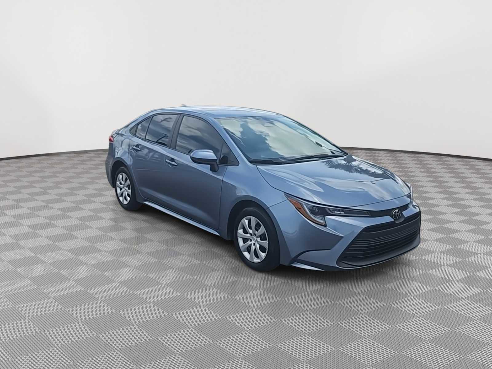 Used 2023 Toyota Corolla LE FWD image 2