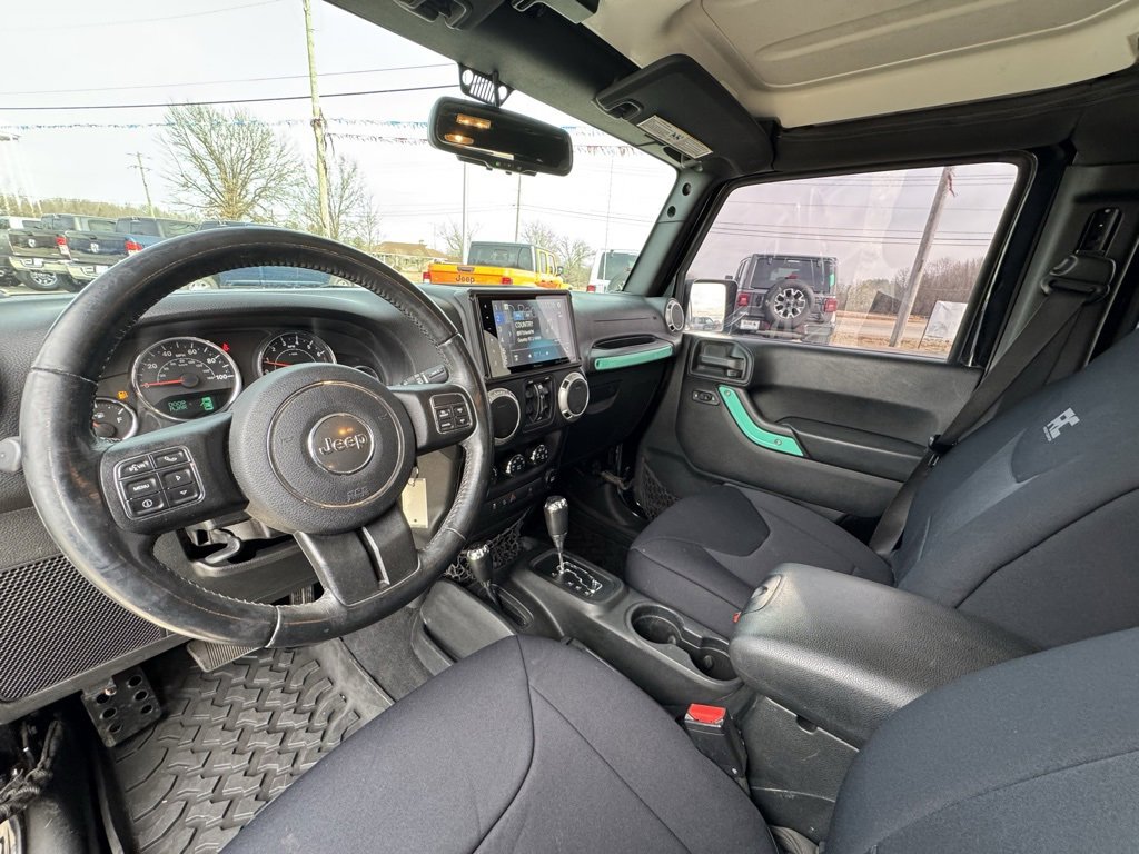 Used 2016 Jeep Wrangler Unlimited Sahara w/ Connectivity Group image 19