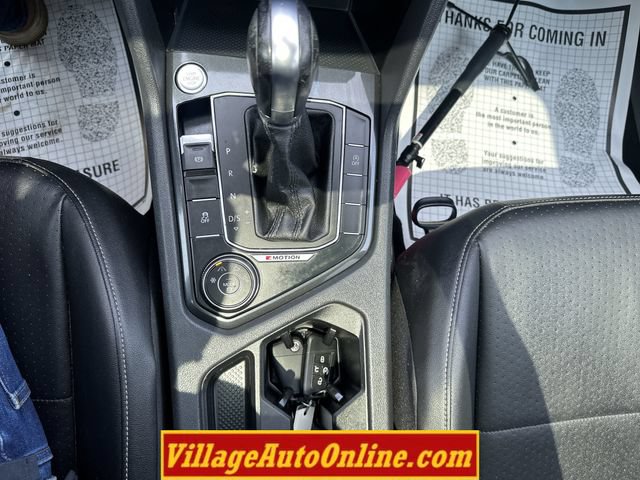 Used 2018 Volkswagen Tiguan SEL AWD/4WD image 24