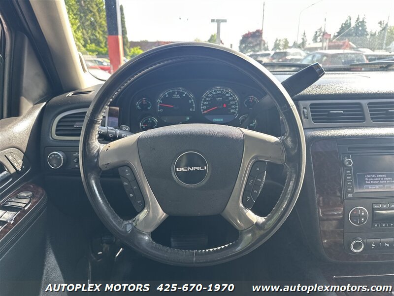 Used 2011 GMC Yukon Denali image 18