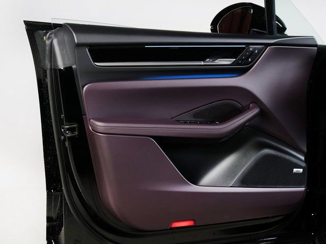 New 2025 Porsche Macan 4 Electric image 27