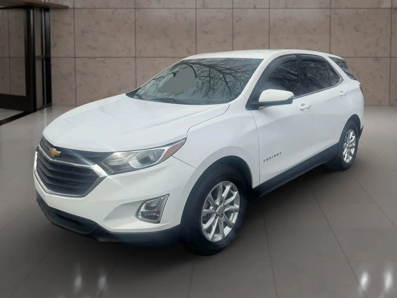 Used 2019 Chevrolet Equinox LT image 2