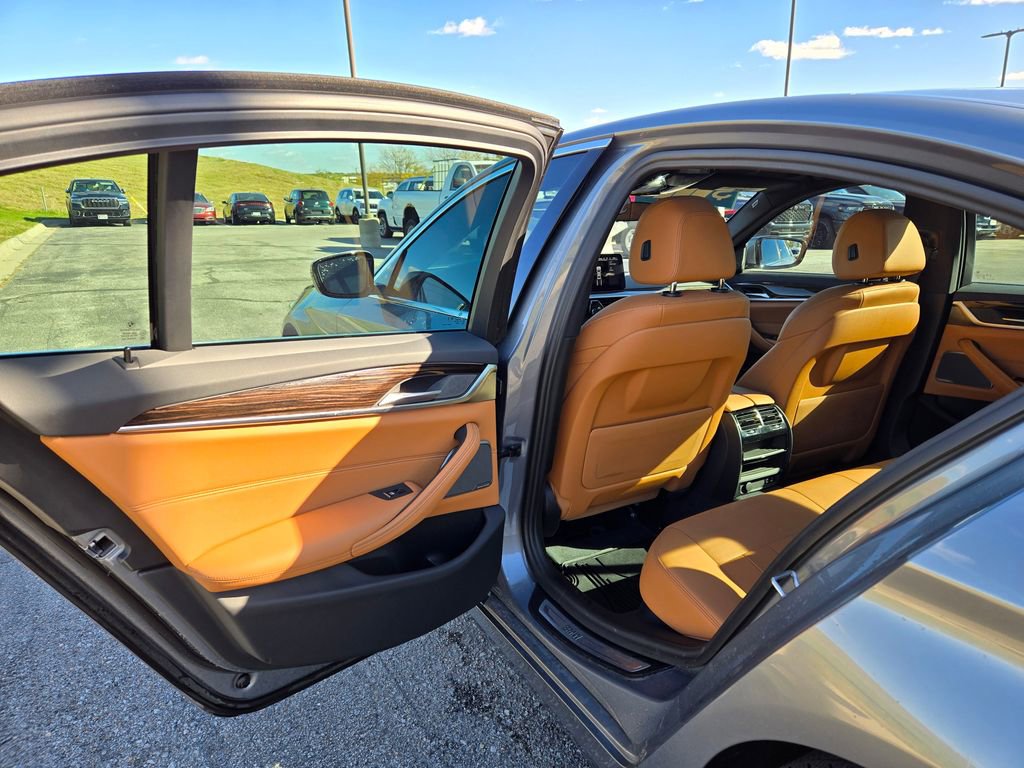 Used 2023 BMW 530i xDrive w/ Premium Package image 25