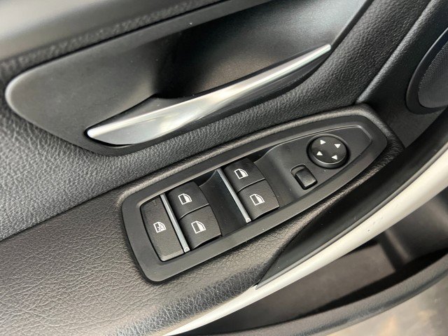 Used 2016 BMW 320i xDrive Sedan AWD/4WD image 27