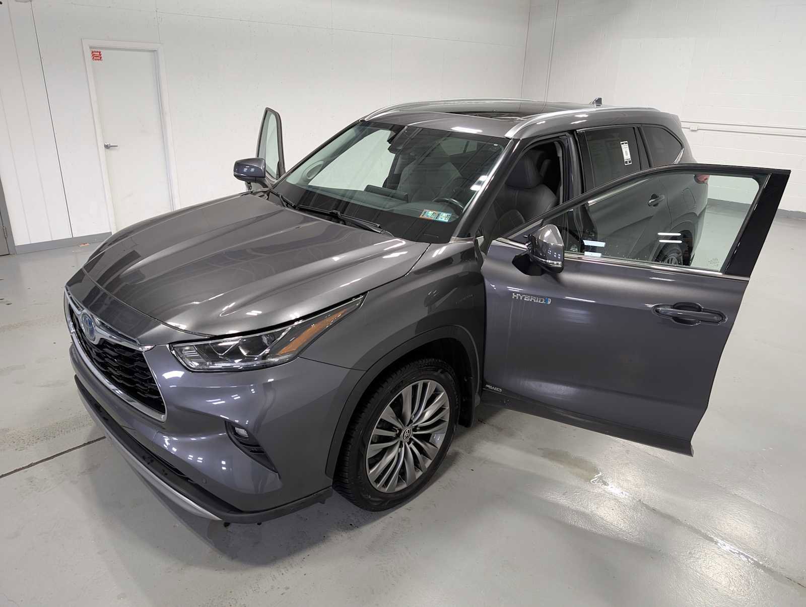 Used 2021 Toyota Highlander Platinum image 16