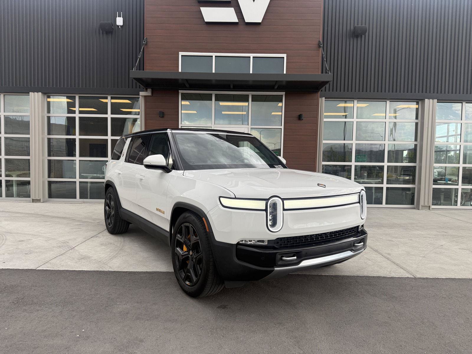 Used 2023 Rivian R1S Adventure AWD/4WD image 2