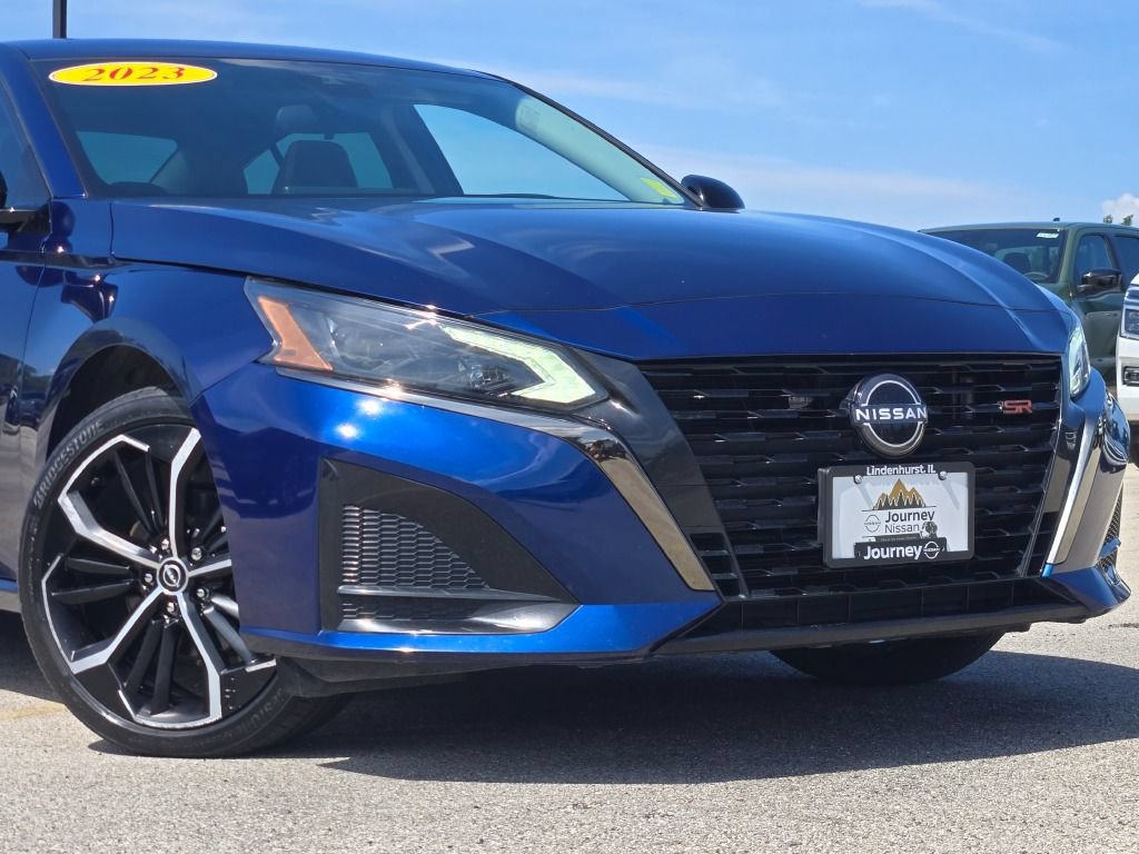 Used 2023 Nissan Altima 2.5 SR w/ SR Premium Package FWD image 2