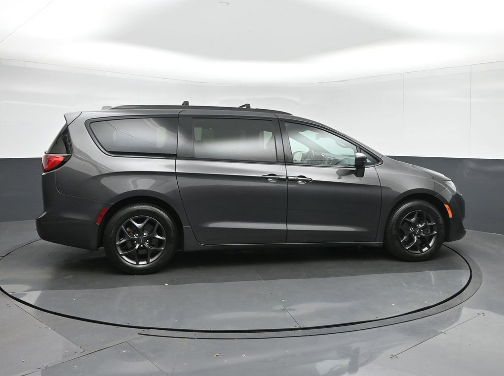 Used 2019 Chrysler Pacifica Touring-L w/ S Appearance Package FWD image 8