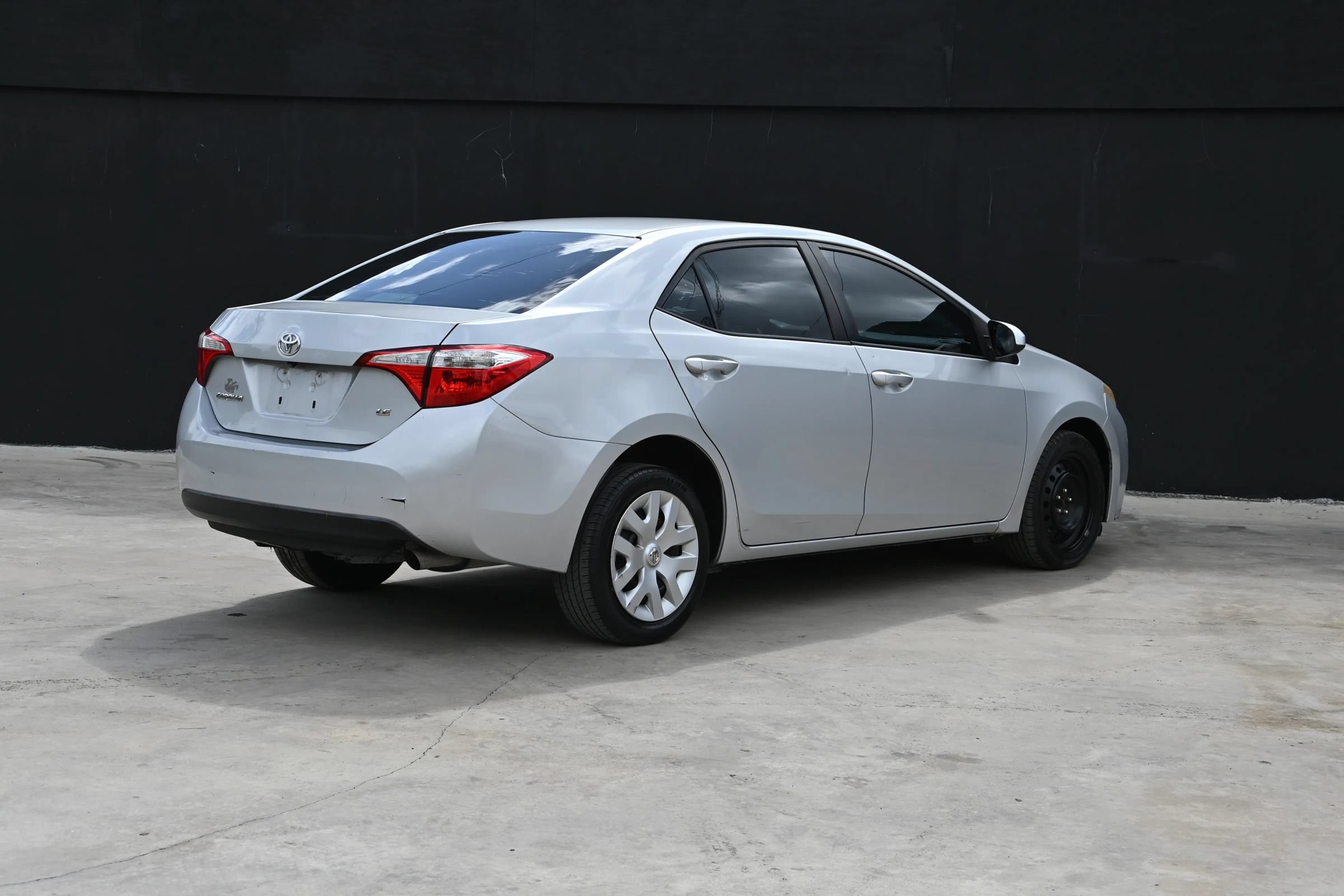Used 2015 Toyota Corolla LE FWD image 6