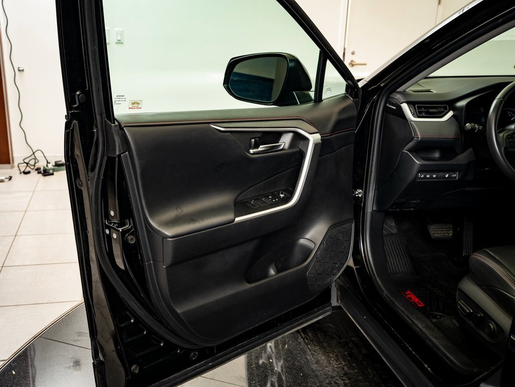 Used 2020 Toyota RAV4 AWD image 27