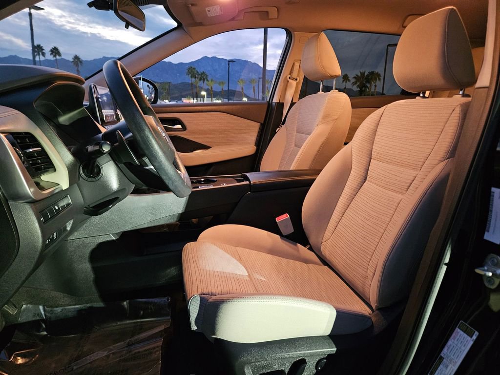 Used 2023 Nissan Rogue SV image 11