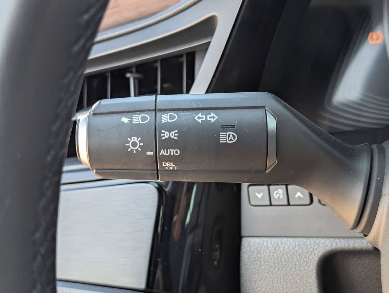 Used 2025 Lexus ES 350 w/ Premium Package FWD image 23