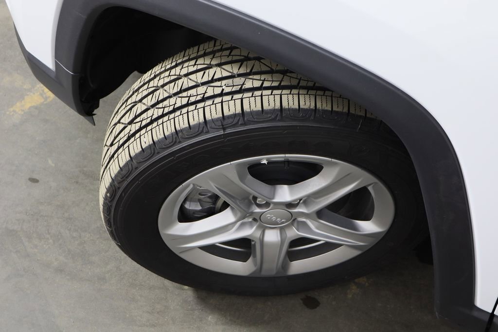 New 2024 Jeep Compass Latitude image 41