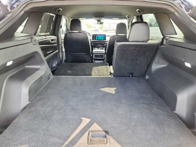 Used 2024 Volkswagen Atlas Cross Sport SE FWD image 32