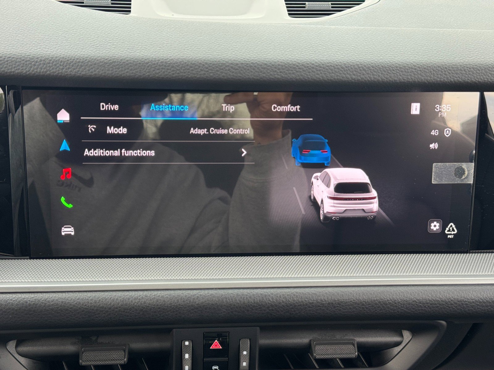 Used 2024 Porsche Cayenne w/ Premium Package image 30