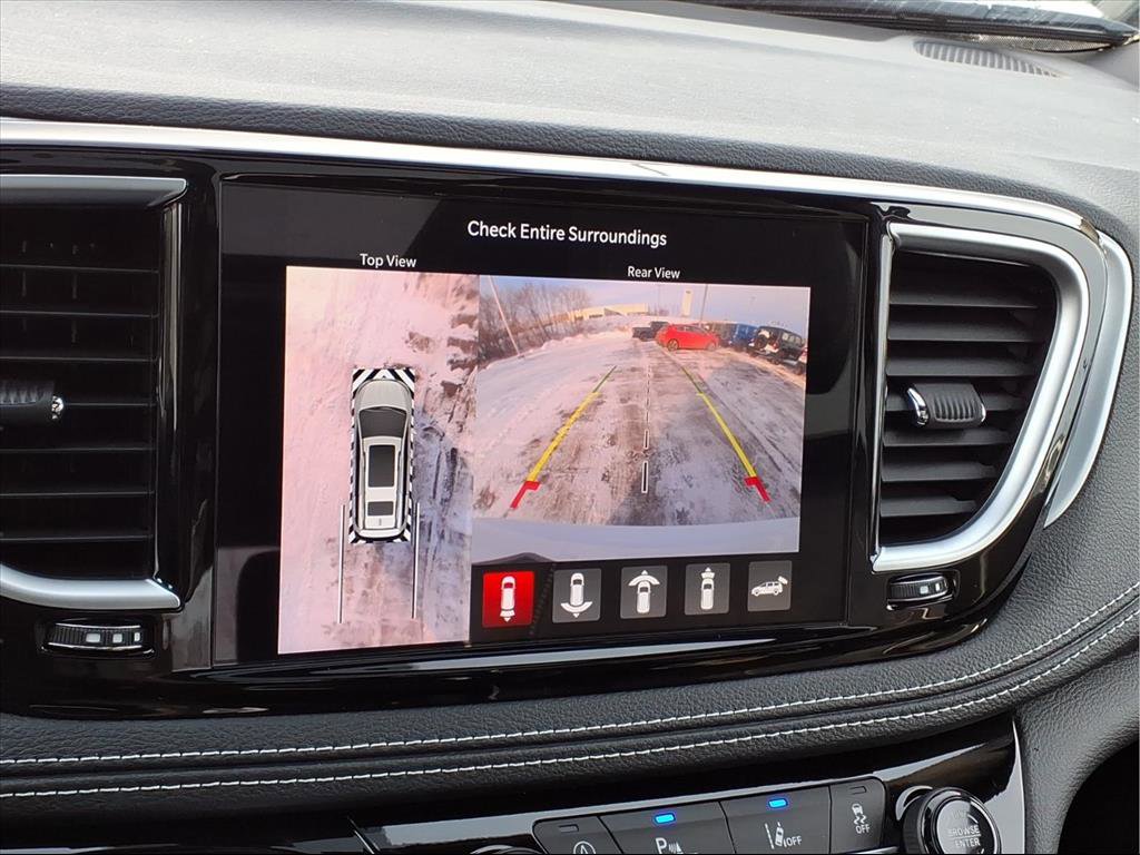 New 2026 Chrysler Pacifica Limited image 16