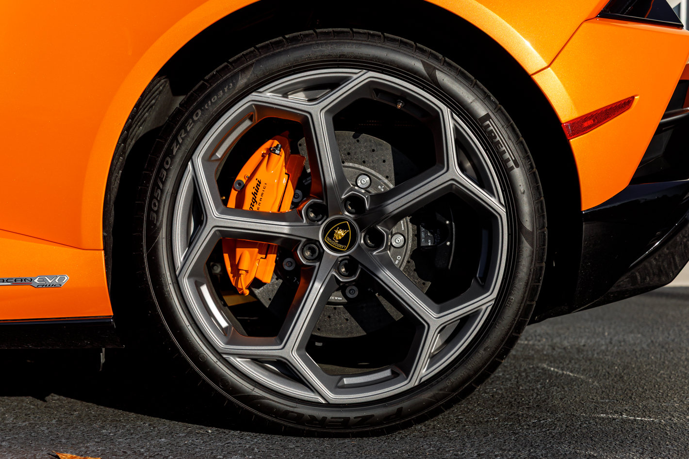 Used 2023 Lamborghini Huracan EVO RWD image 13